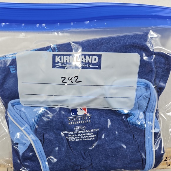 MLB Genuine Merchandise Seattle Mariners Womens T Shirt Size Small - Picture 9 of 9